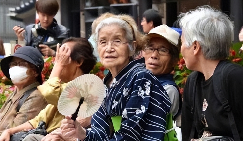 日本老人七八十岁还继续工作,日本老人退休后还继续打工
