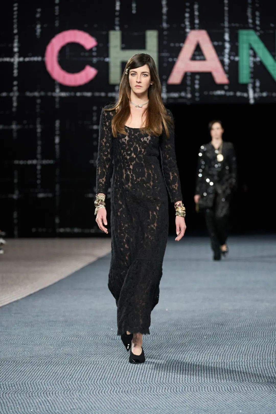 香奈儿2021春夏时装秀面料,香奈儿2022秋冬时装秀舞台分析