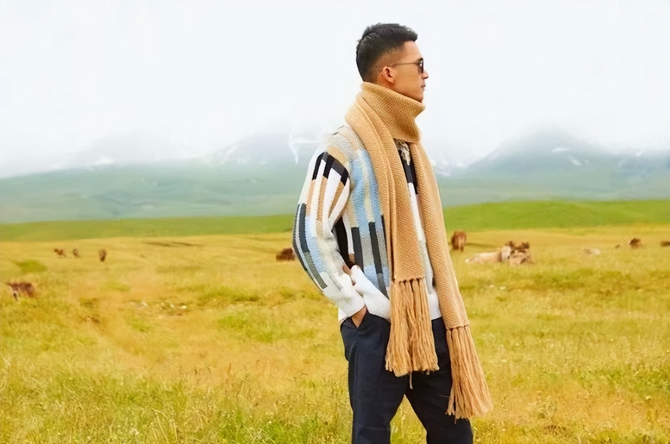 潘锐彬：全网最火织男，两登央视，一件毛衣卖8990，年入500万