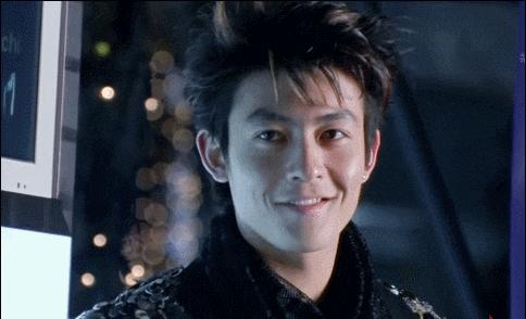 长得显老有多吃亏？这4对明星，年龄不相上下，看脸却像差了辈分