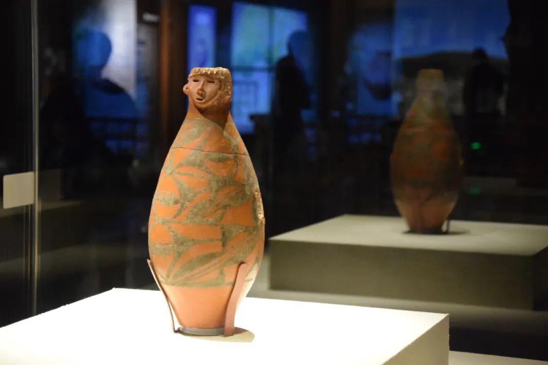 甘肃面朝黄土背朝天,甘肃秦安到西安有多远