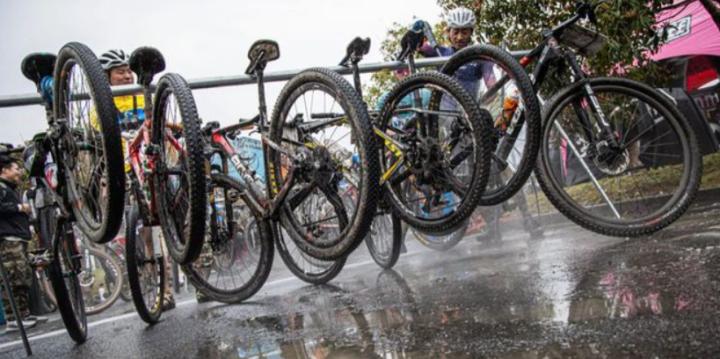 自行车支撑架撑不稳怎么办,自行车没支撑架怎么停