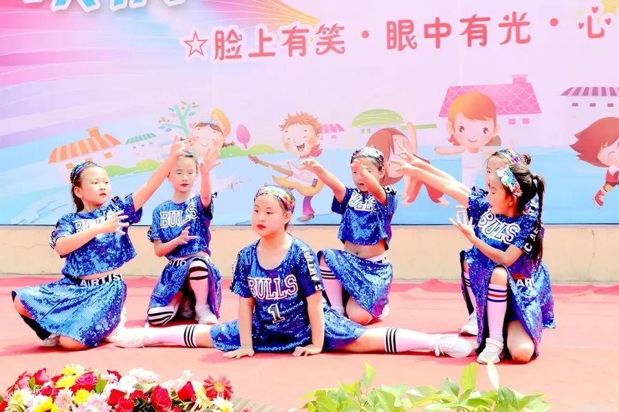 六一儿童节花儿与少年,六一儿童节花儿向阳开