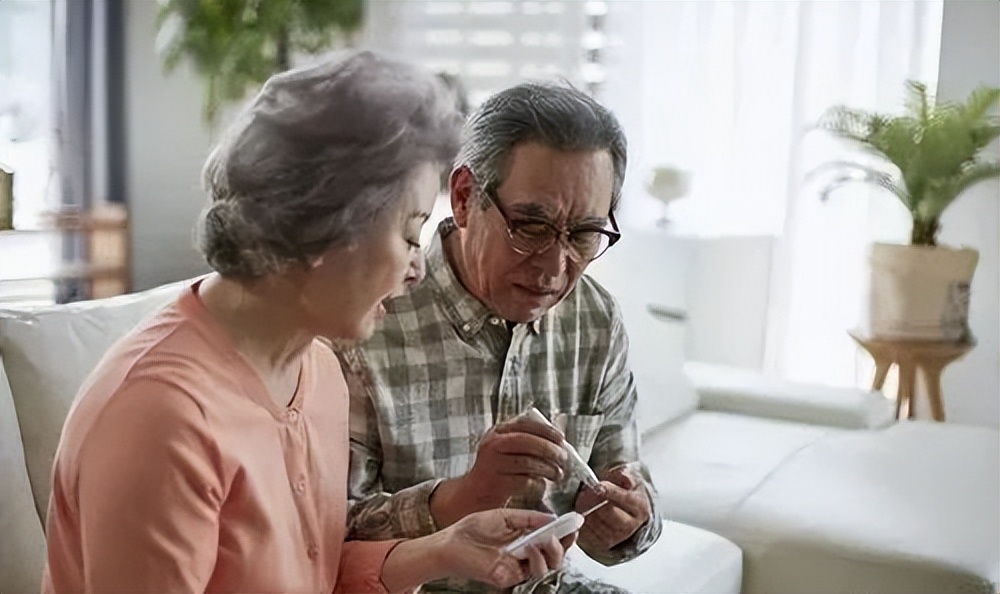 老年人夫妻的晚年生活要怎样过,60岁的老年夫妻应该怎么样过