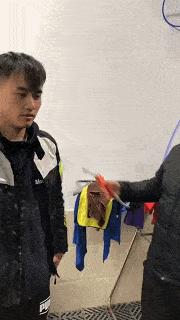 上课衣服穿反怎么办,上课忘记穿裤子该怎么办