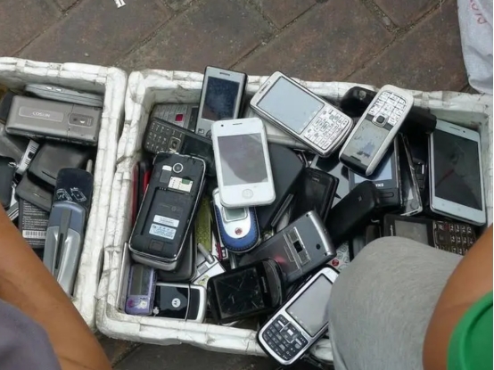 旧手机换刀换盆安全吗,千万不要用旧手机换菜刀