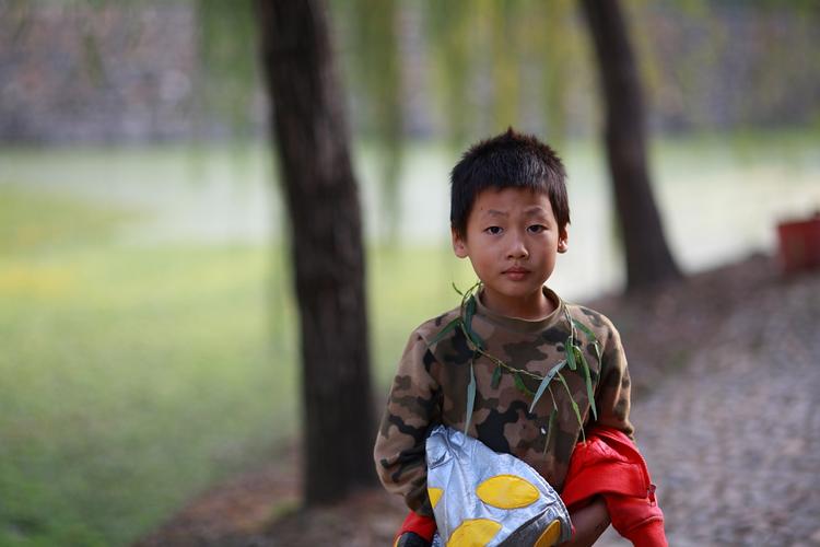 开个服装批发档口一年能赚多少钱,想搞批发衣服生意做什么好