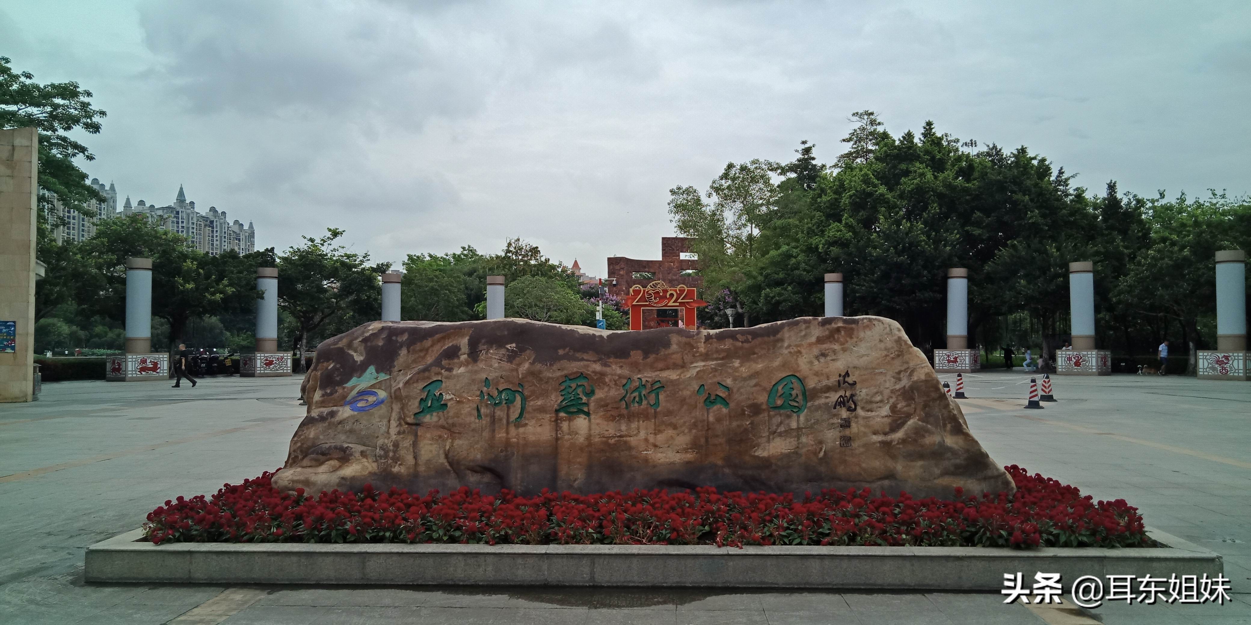 佛山公园里的荷花已悄然绽放,佛山人去旅游