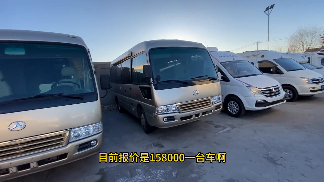 店内目前还有两台江铃考斯特，多床铺、单床铺都有，欢迎咨询