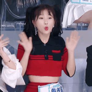 杨紫关晓彤跨年晚会造型,关晓彤2017年湖南跨年演唱会