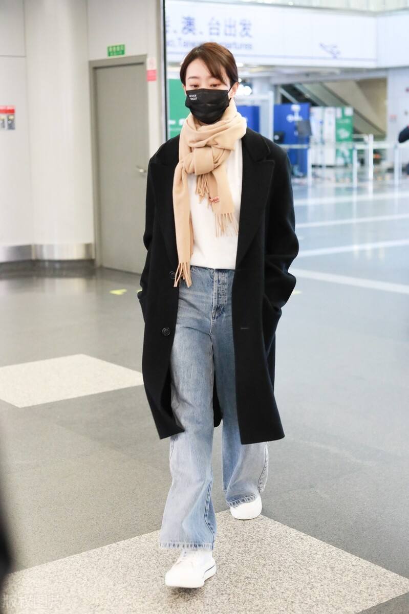 中年女性穿呢子大衣穿什么鞋好看,中年女人穿大衣配什么鞋子