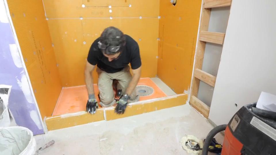 淋浴房回填用水泥,洗手盆与墙面怎么处理