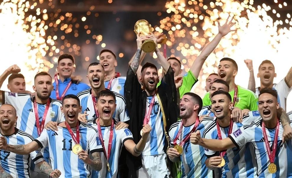 梅西当之无愧的历史第一球王,梅西11岁身患侏儒症