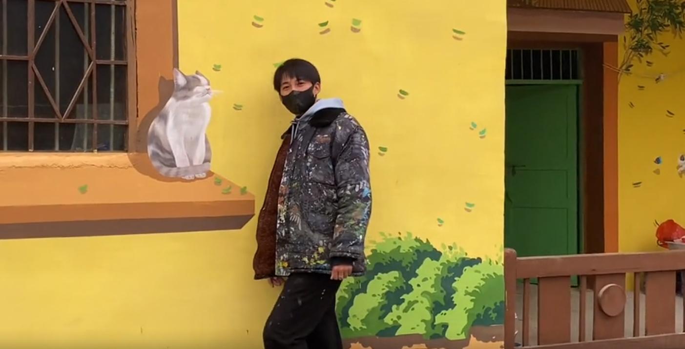 现实版“神笔马良”大新：凭一支笔带全村暴富，被华春莹点赞