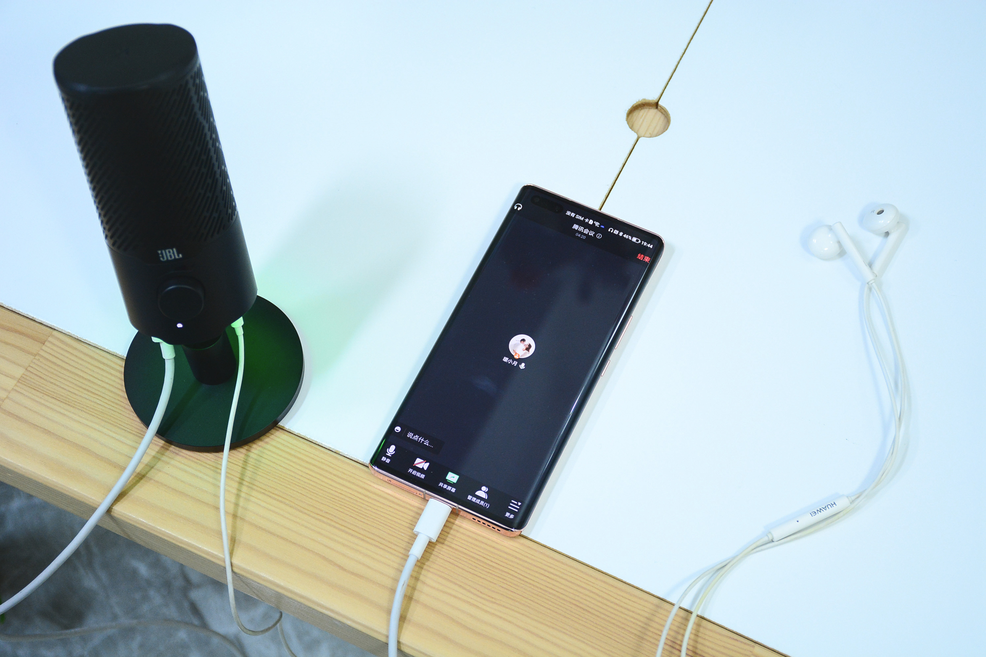 头部UP主推荐的麦克风，JBLQuantumStream，即插即用两种拾音模式