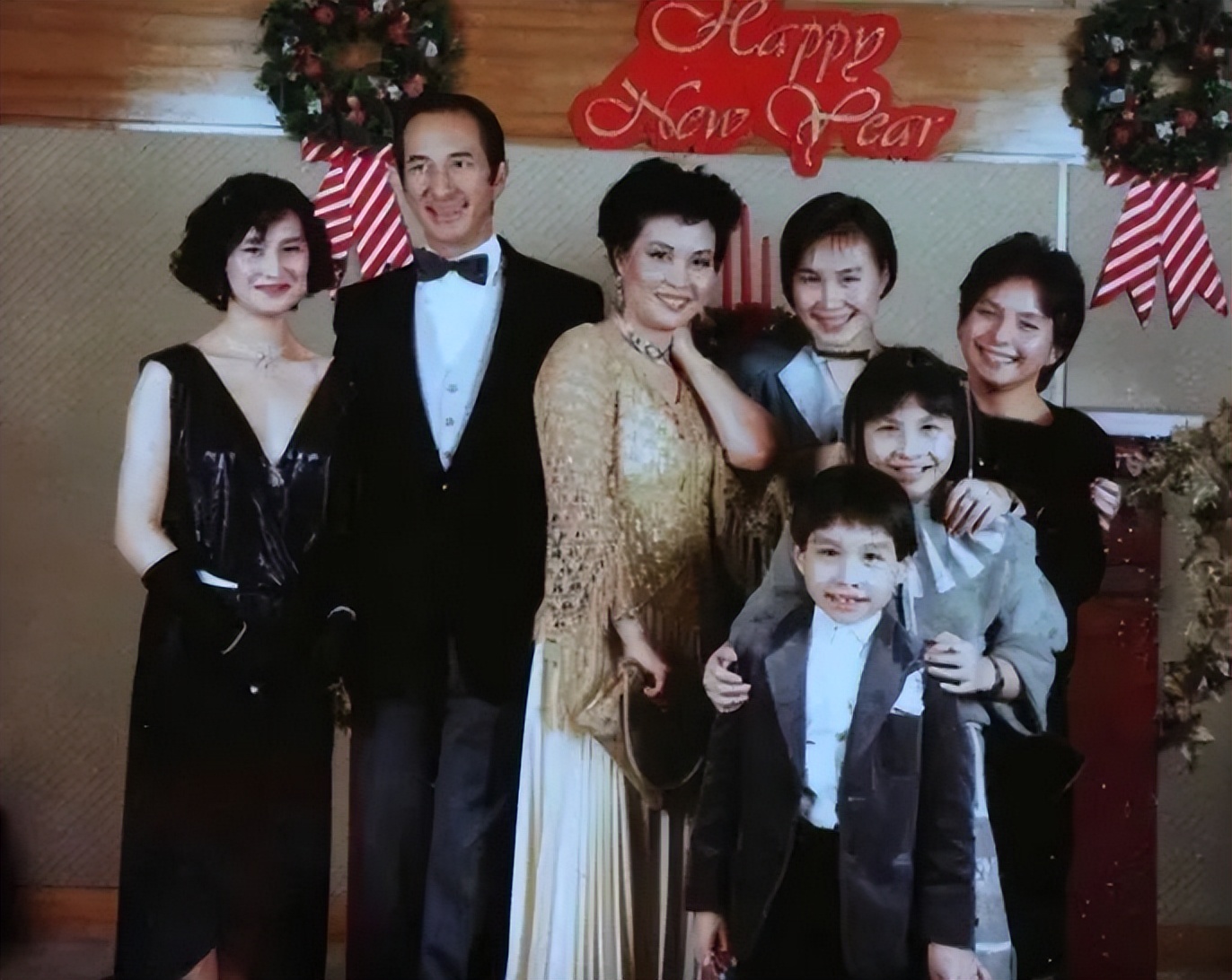 蓝琼缨因为什么去世,赌王二太蓝琼缨传奇的一生