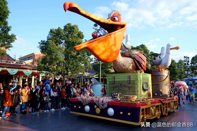 周末白相里的一张床、一群朋友、暴走于迪士尼乐园