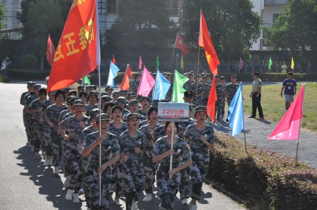 创新育人模式培养高质量人才,创新开展新生入学教育