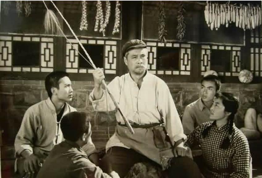 国产电影青松岭全剧,电影青松岭为什么有两个版本