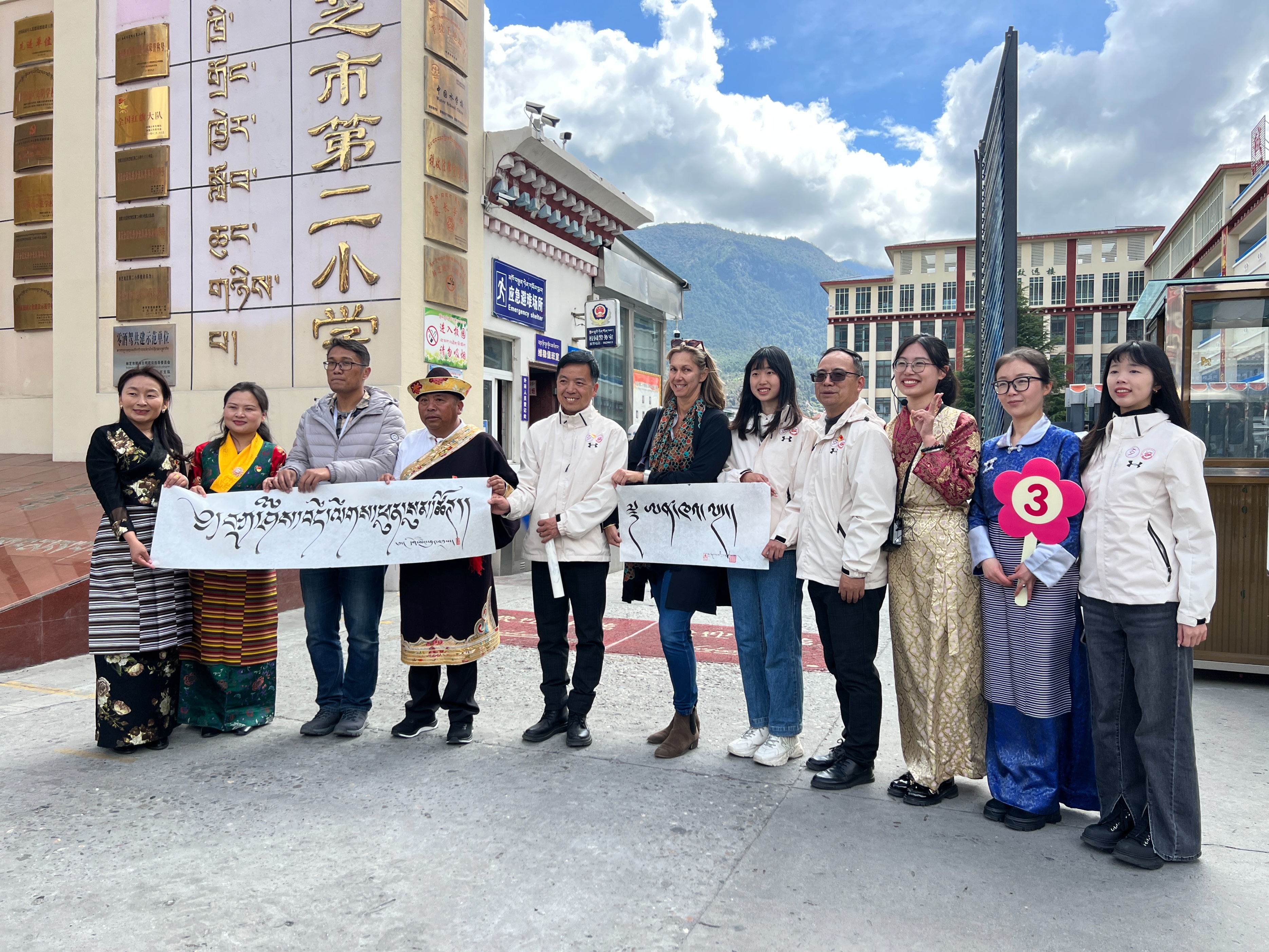 外国人学生来中国参观交流,多国驻华使节参访新疆