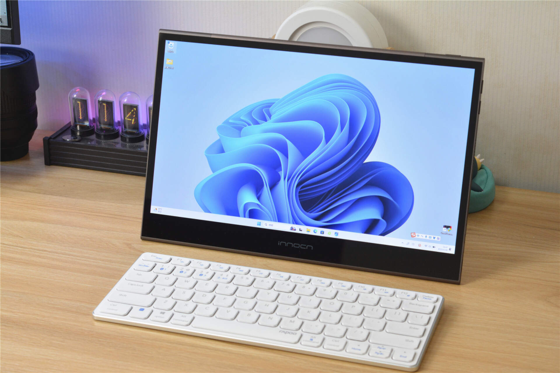 目前市面上最好的oled显示器,目前oled最好的显示器