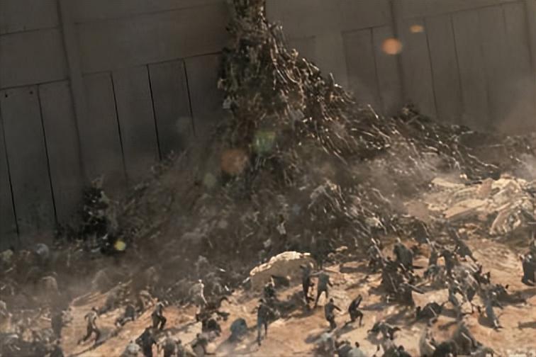 电影符码的空间词语性、再现形式的物象性，促使电影走向大众化