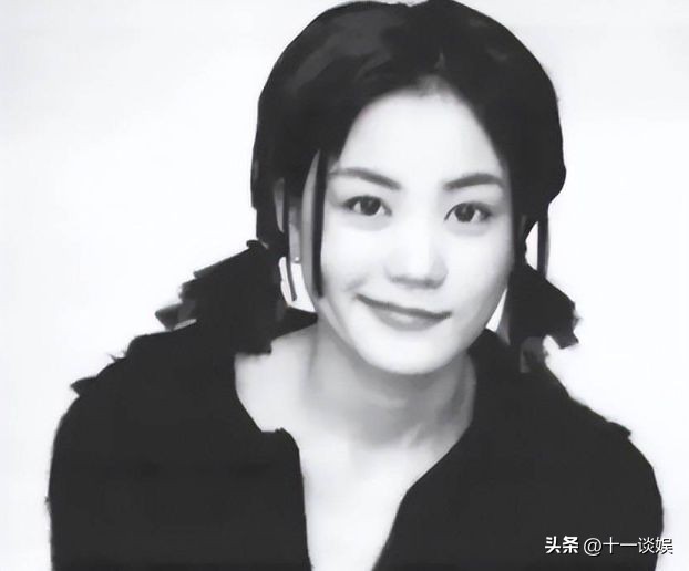 谢霆锋身高再惹争议，与王菲同框矮了一截，脚上厚底鞋抢镜