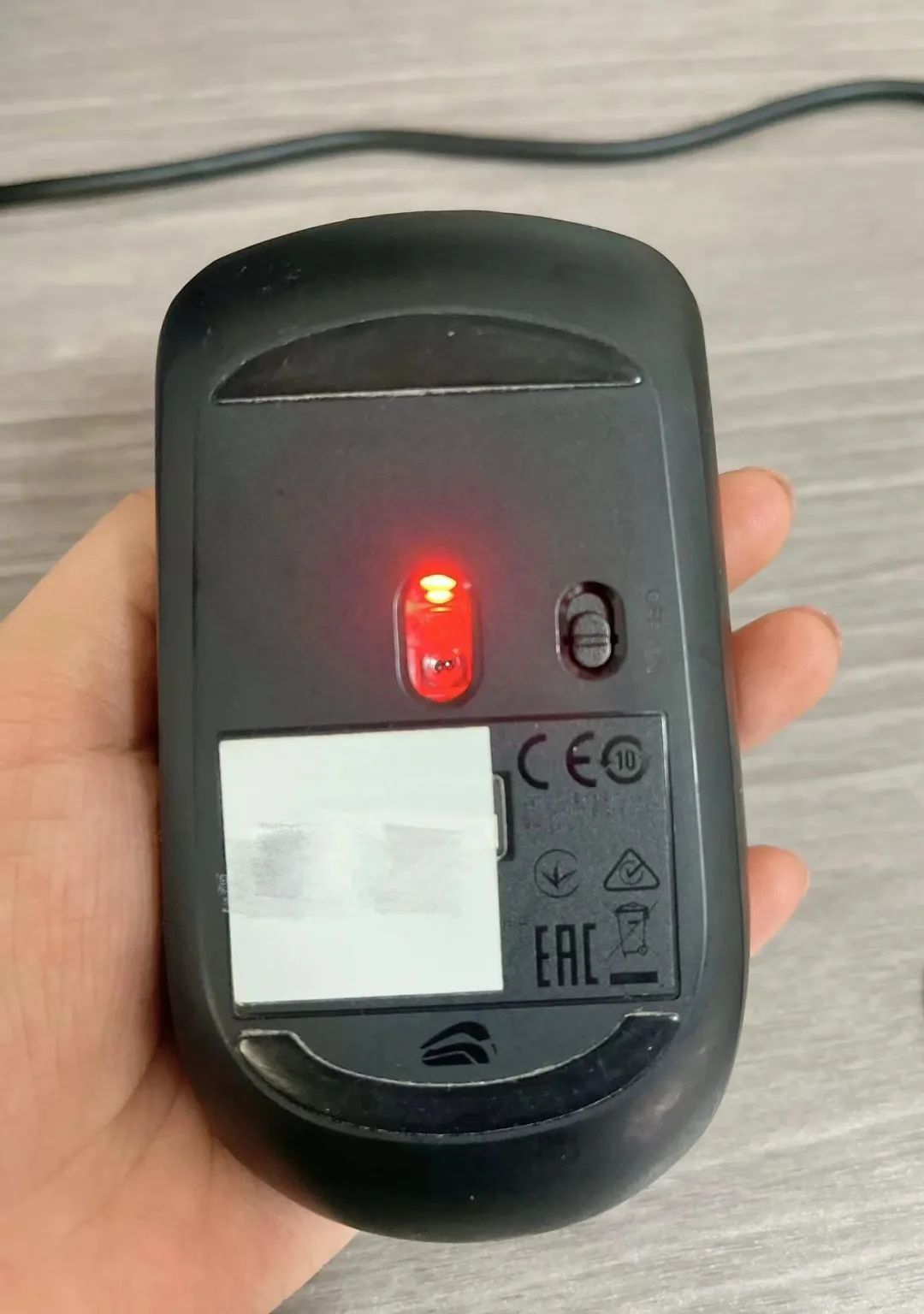 无线鼠标怎么亮绿灯,无线鼠标亮一下就灭了