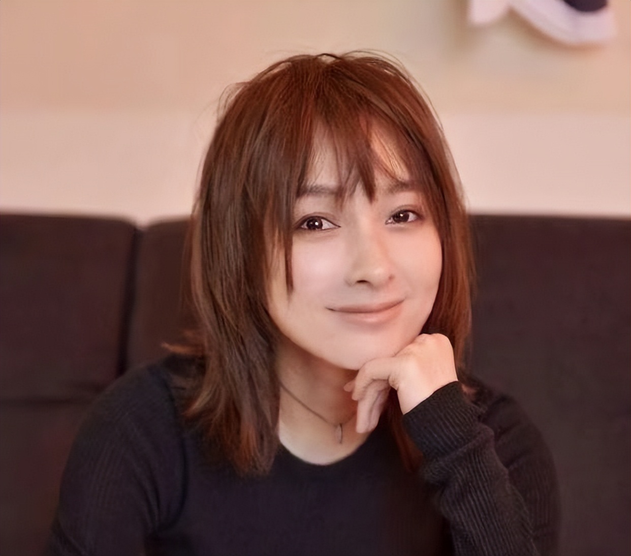 衣服鞋子满天飞,衣服鞋子堆积满地