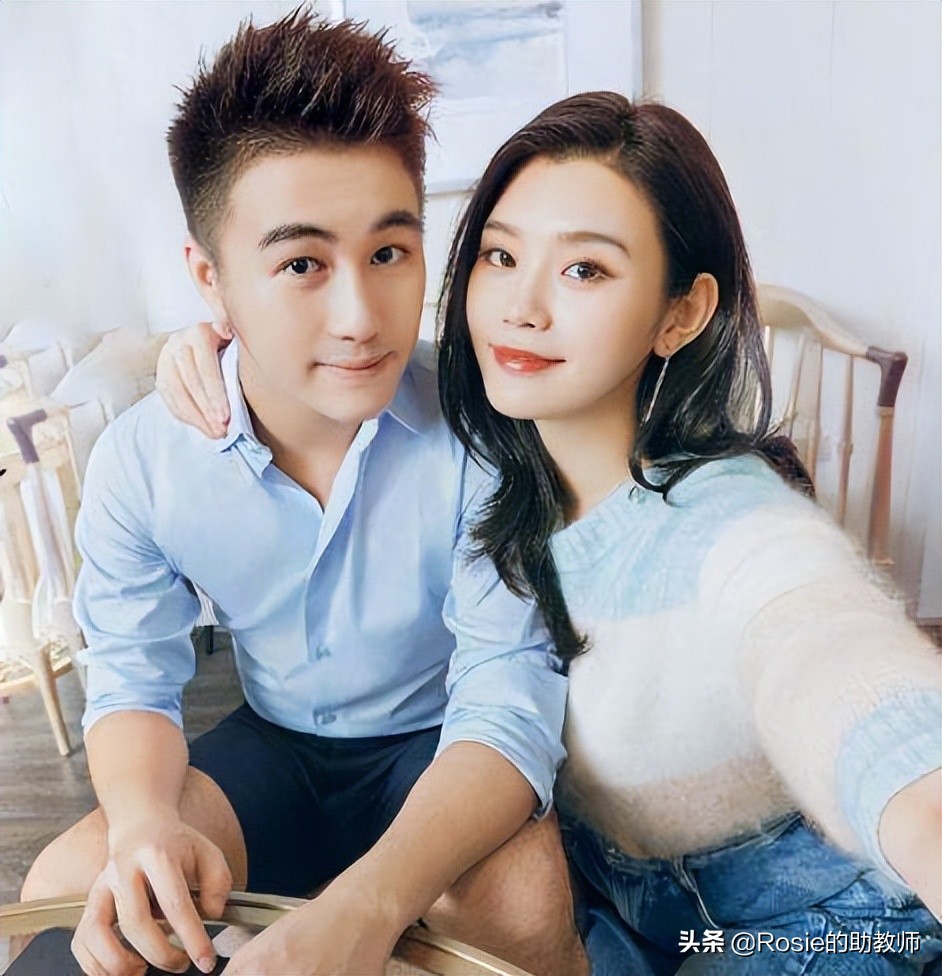 何穗罕见全素颜秀细腰马甲线,何穗腿型