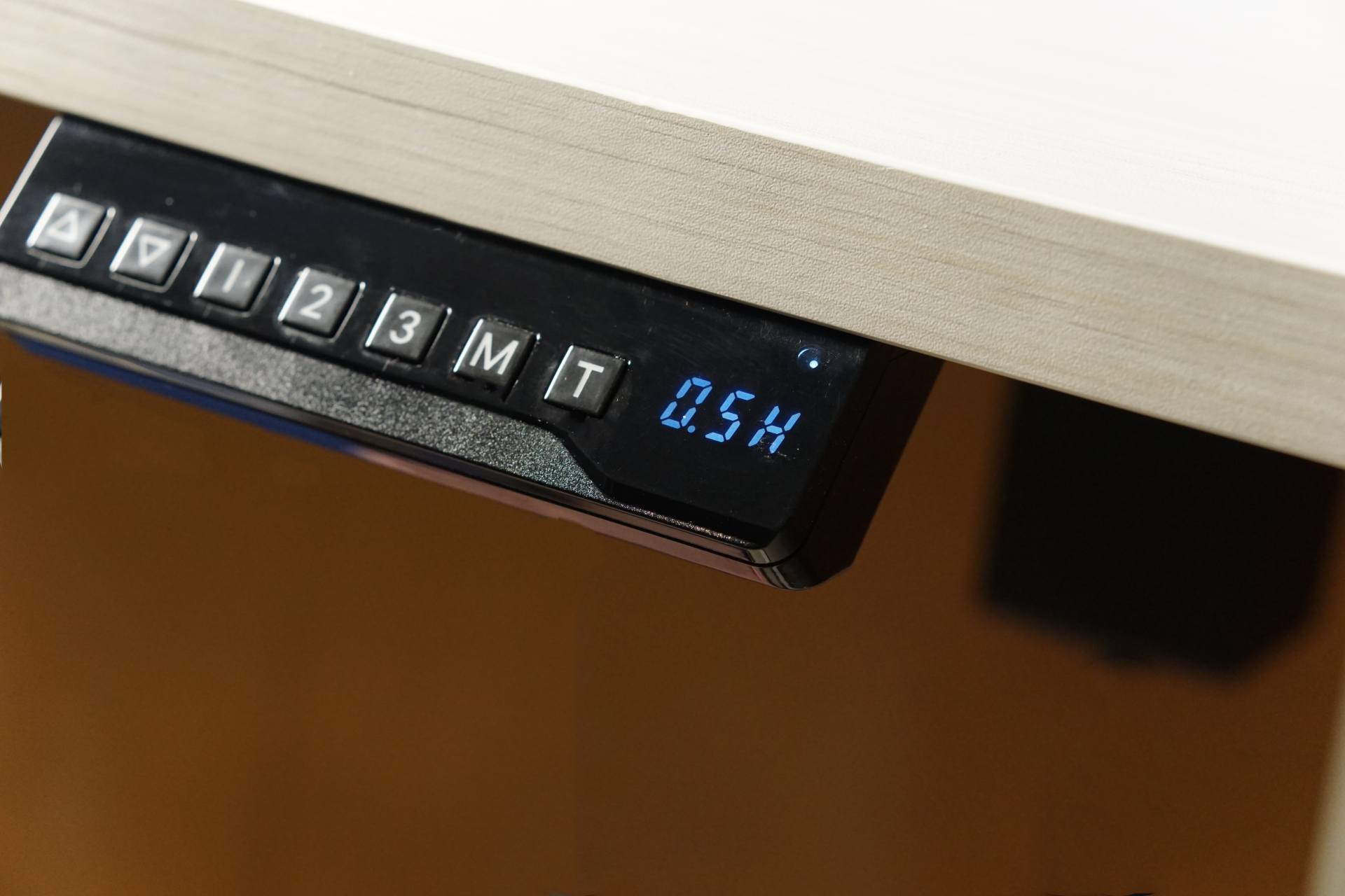 疫情期间居家找事做,耗资2W+打造纯白系居家办公桌面