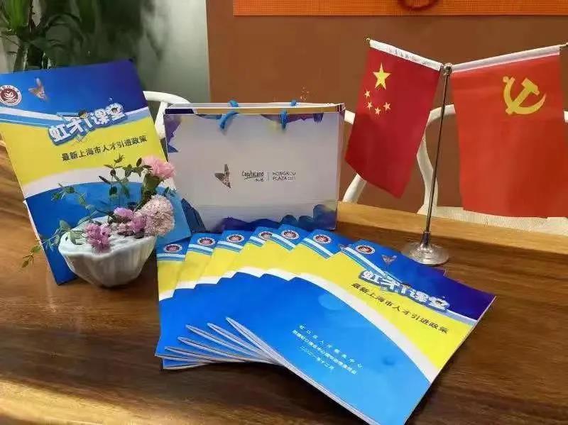 ta们拥有了“专属定制”,一起感受城市天际线上的“会客厅”!