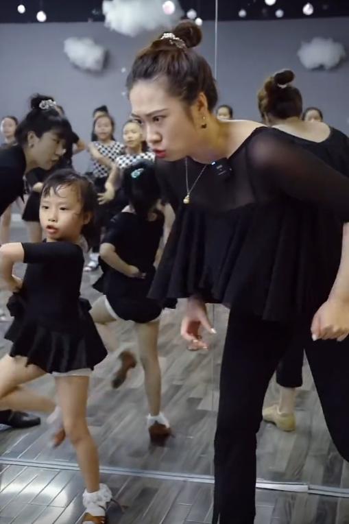 拉丁舞最火老师,最火老师教拉丁舞视频