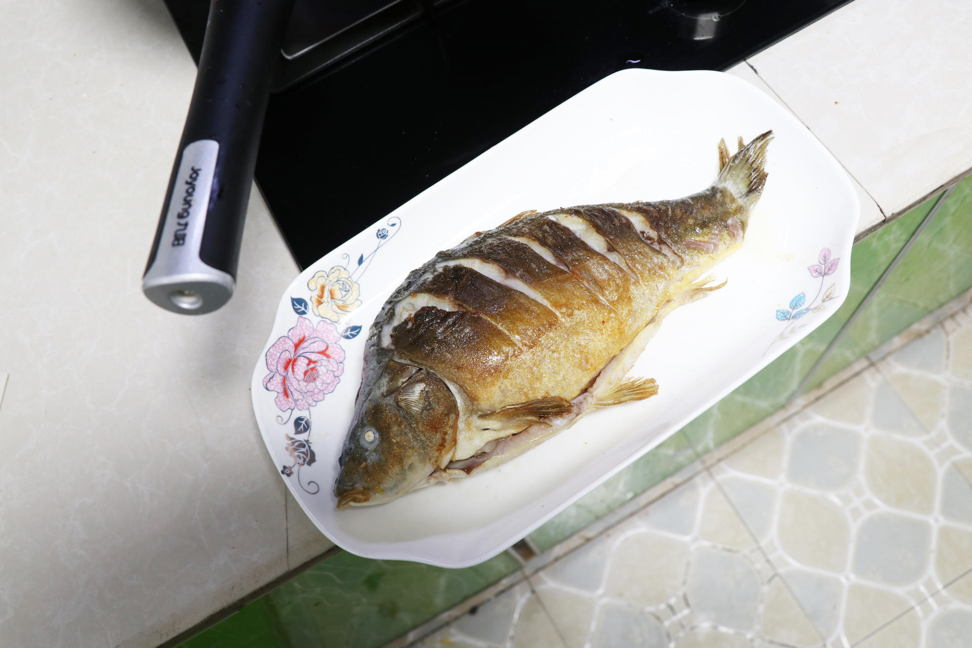 九阳和苏泊尔哪个不粘锅平底锅好,九阳少油烟不粘锅平底锅家用