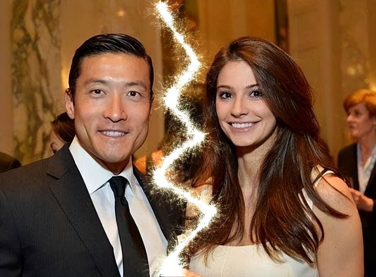 美籍亚医年入320万美金,妻子却飞往世界各地做应召女郎,缺钱?