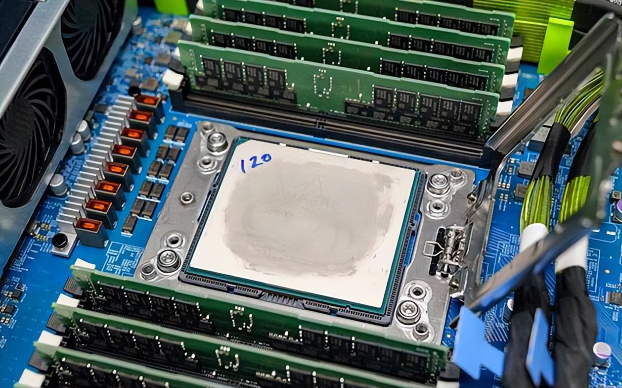 内存芯片是怎么固定在主板上的,内存条为什么有些主板不能用