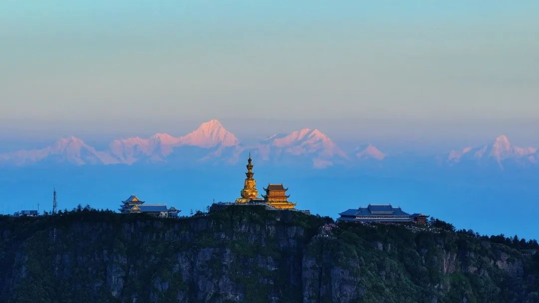 峨眉山毕业旅行主题,大学生独游峨眉山