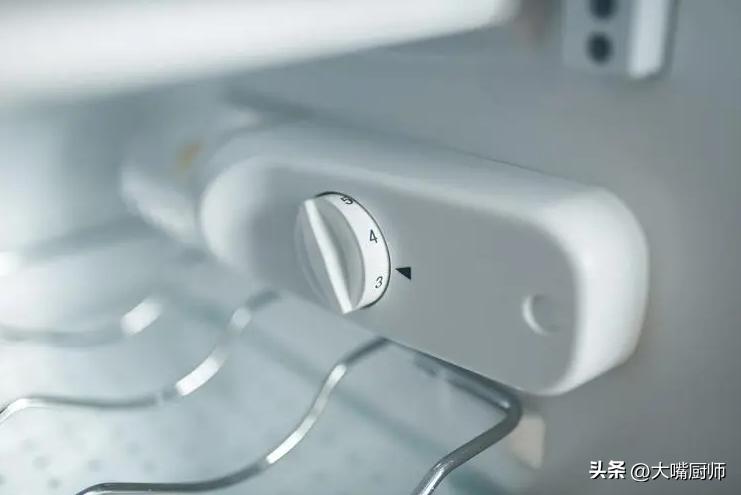 冰箱总是结冰用吹风机就能搞定,冰箱除冰快速解决方法