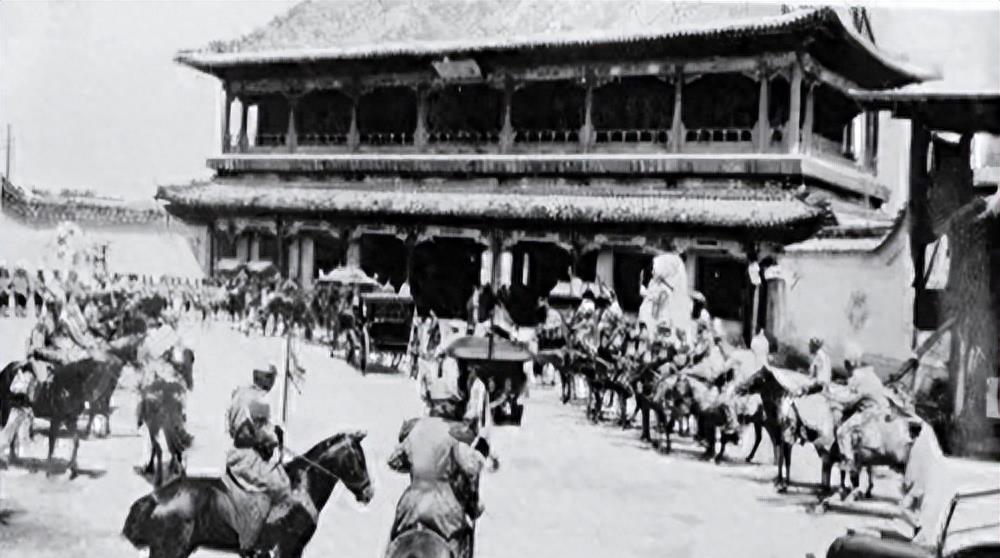 “中南海的秘密：为何不敢挂‘中央人民政府’牌？”