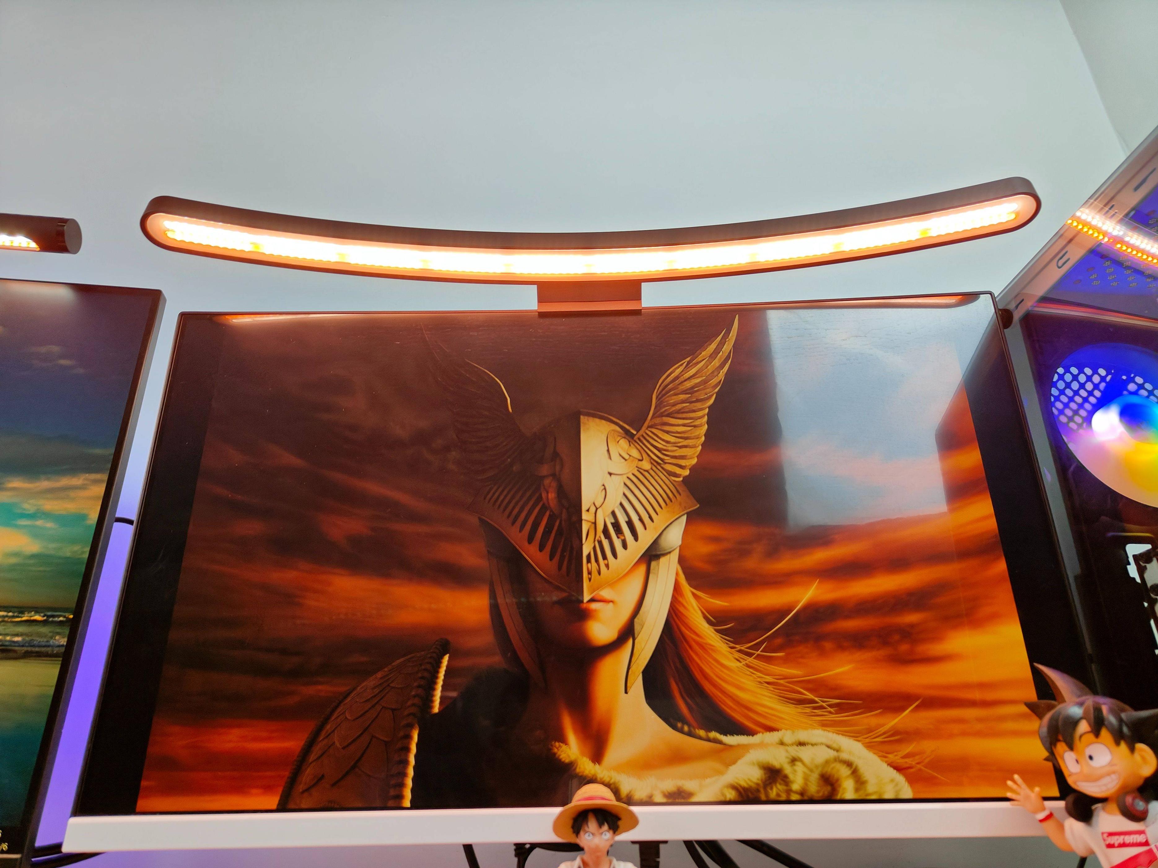 长时间熬夜使用电脑桌面补光，蓝光辐射问题，是时候重视起来了。