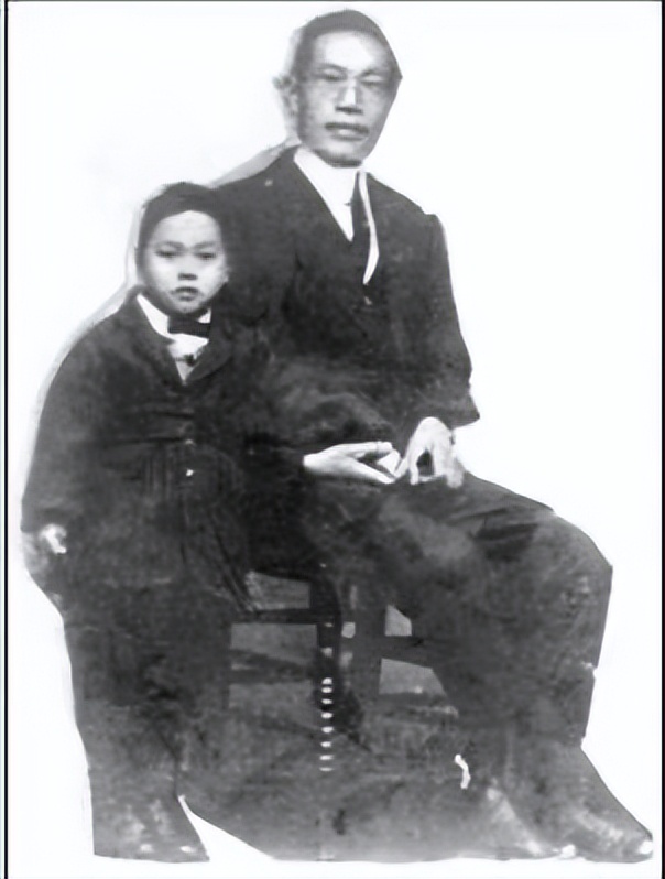 84年前，他撞向日本战机以身殉国，24天后，未婚妻跳江殉情：他们的故事我们不敢忘