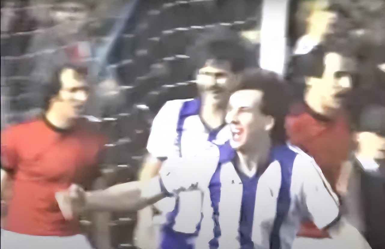 埃德森穿紧身球衣吗,埃德森边缘踩球纹丝不动了吗