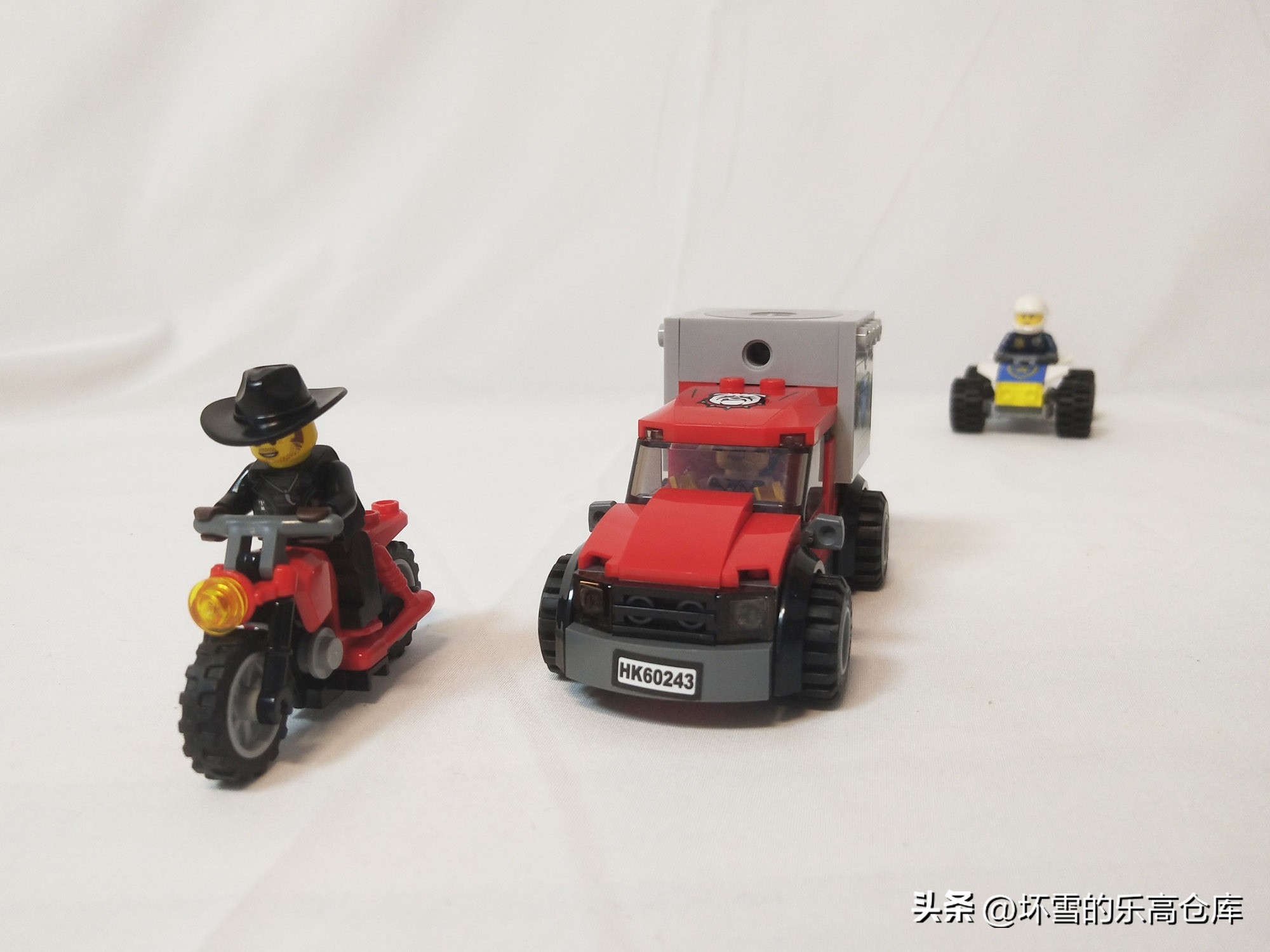 带磁铁的乐高,乐高60243警用直升机拼装视频