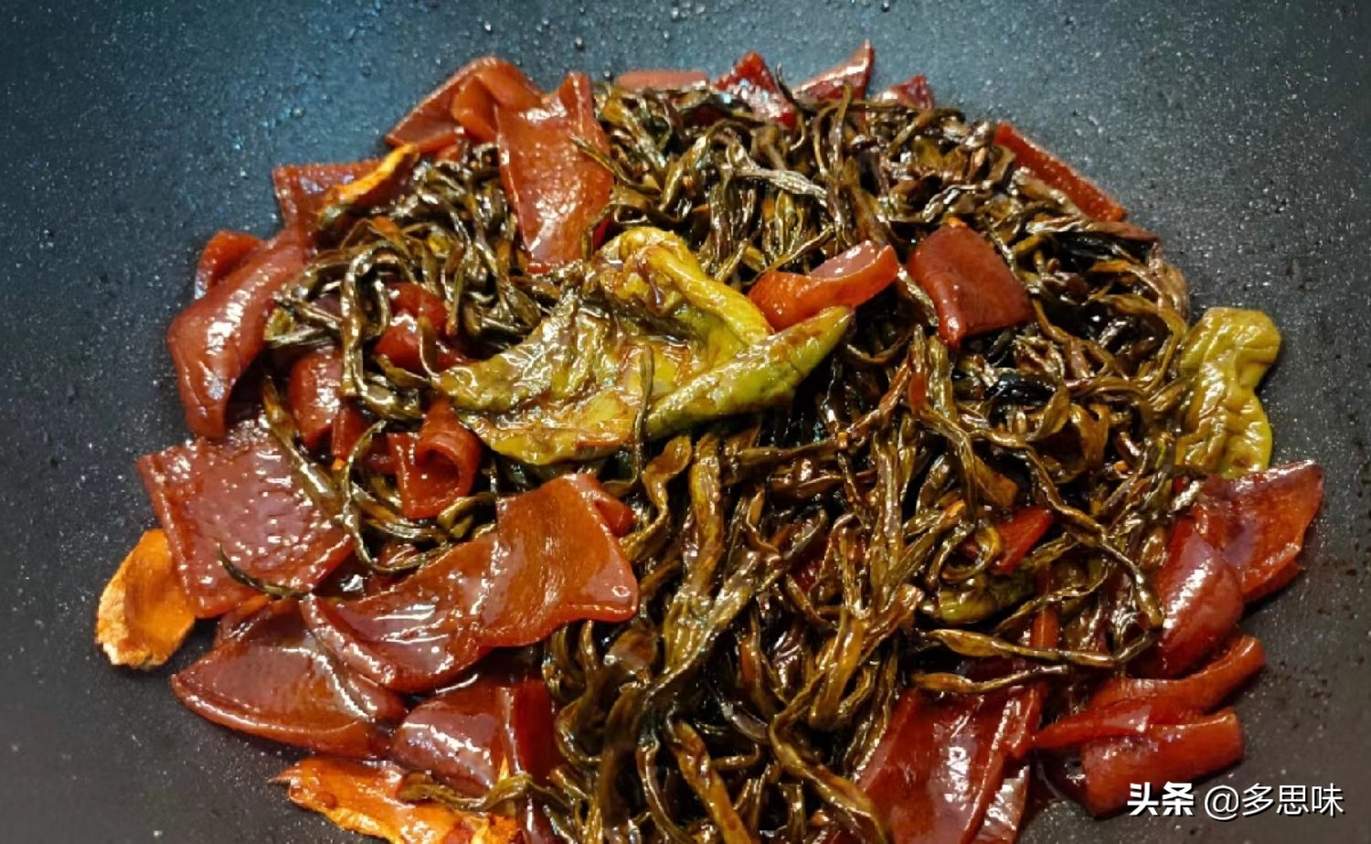 朝鲜族萝卜丝咸菜咸香,咸香萝卜黄瓜辣椒咸菜