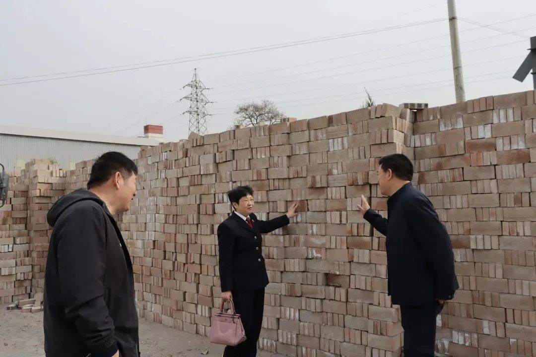 法治走进校园,走进法治天地漫画