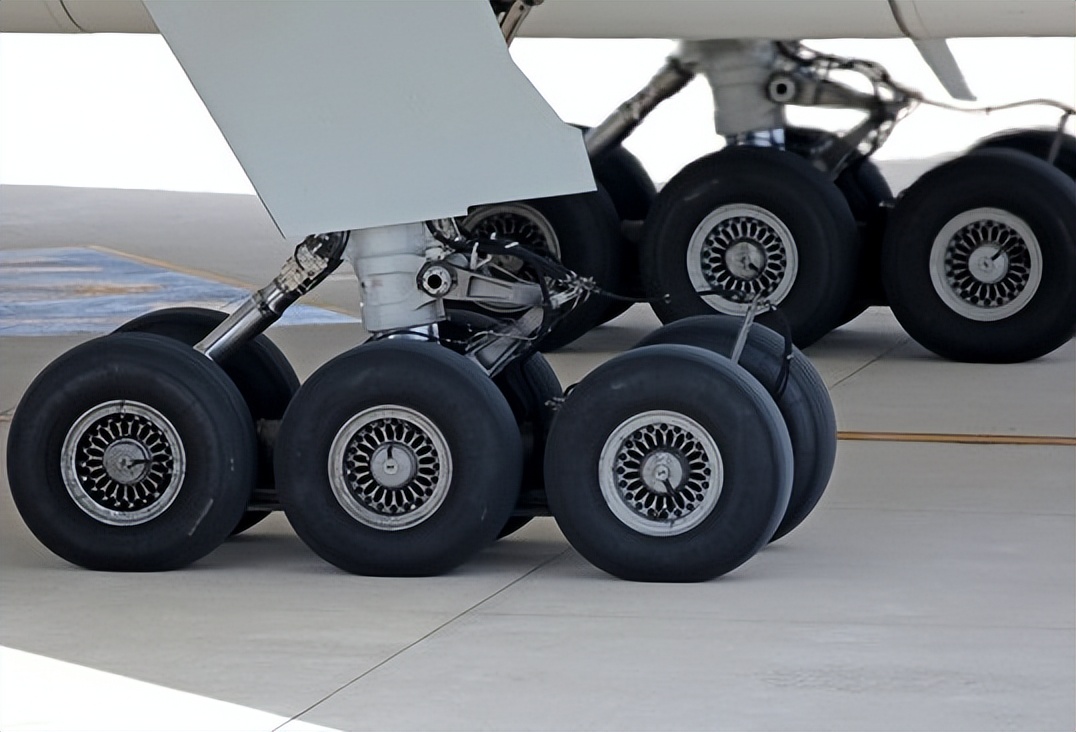 马航mh370失联后机长能不能落地,马航370失联的机长