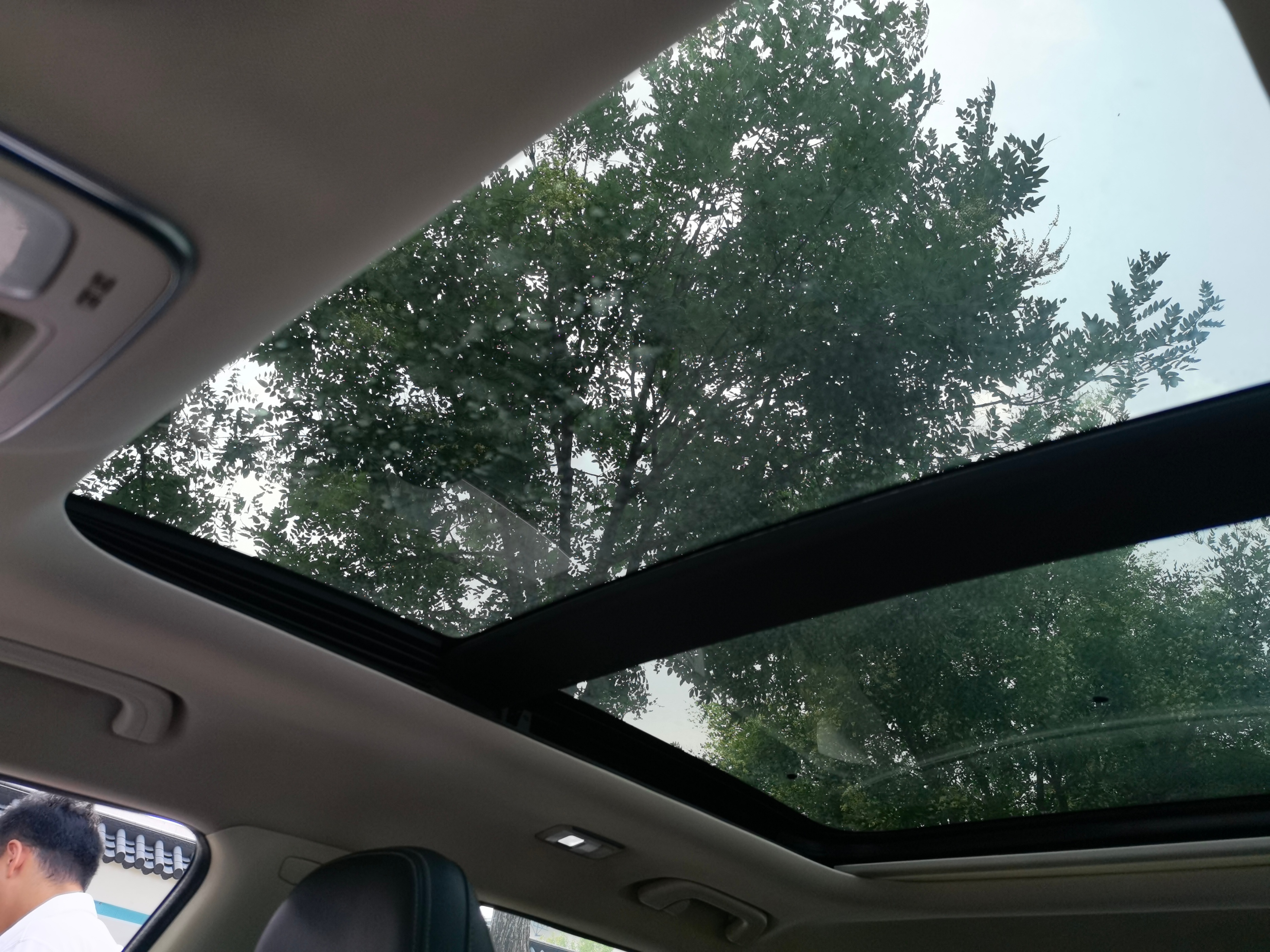 吉利5年多的轿车,5年吉利帝豪跑9万公里值多少钱