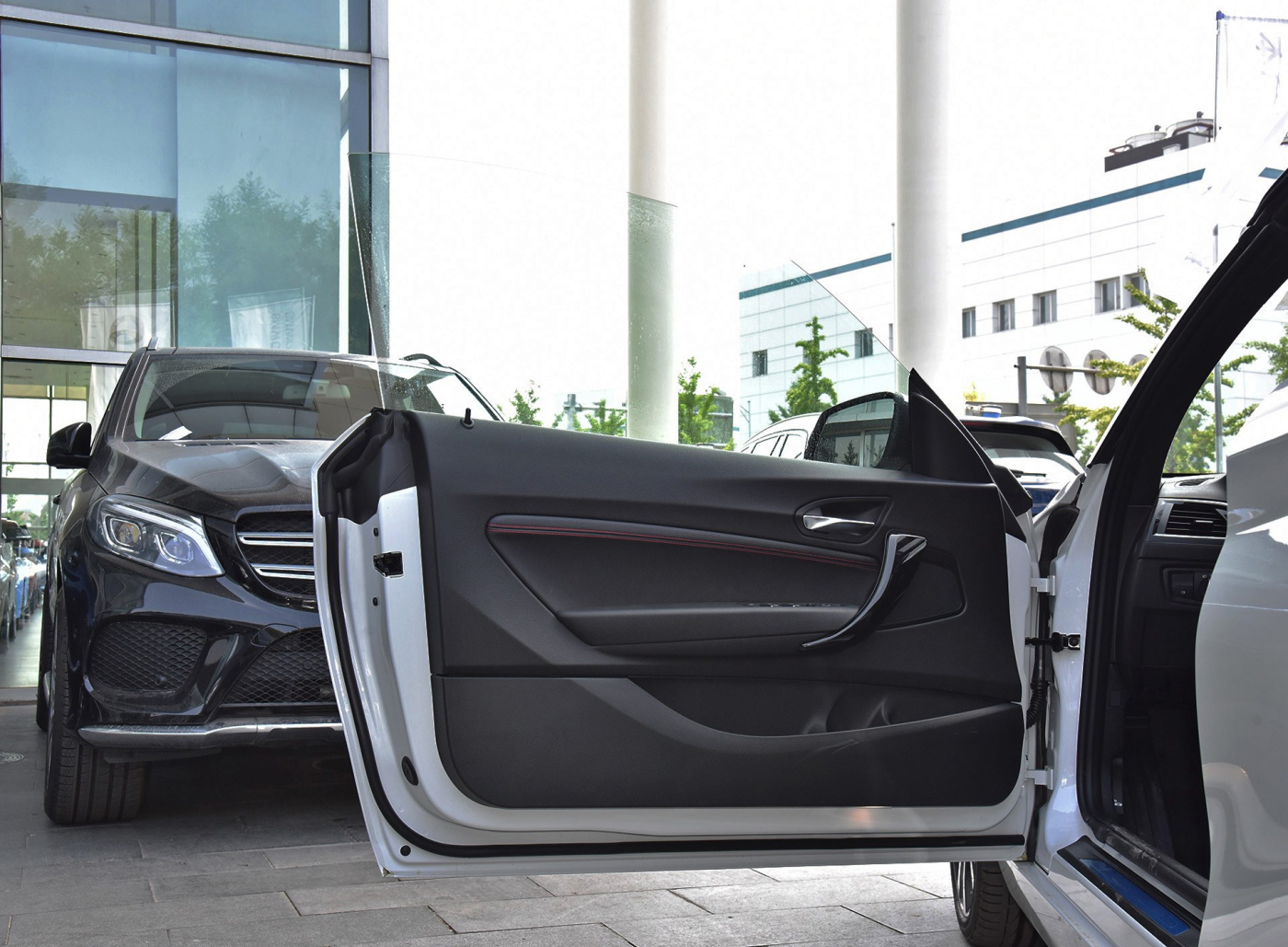 宝马3万2门4座车,宝马硬顶敞篷车四门四座20万