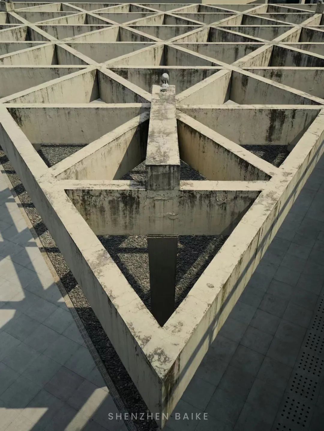 没想到这个设计公社里，还藏了个“小欧洲”和“魔法阵”——