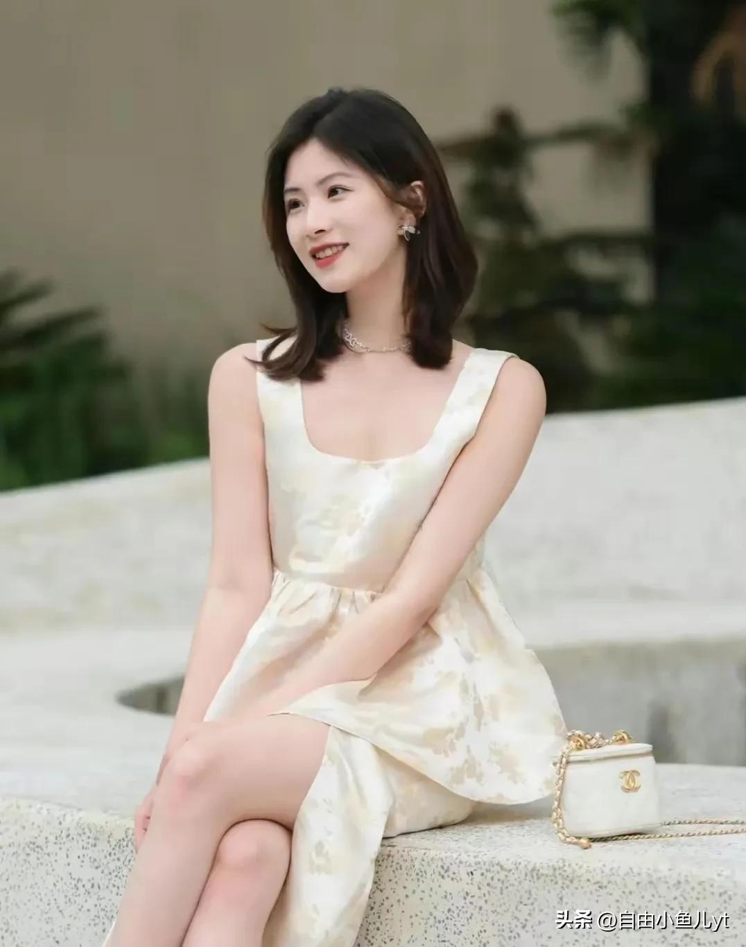 浅色系穿搭夏季中性,适合夏天的浅色系穿搭学生党